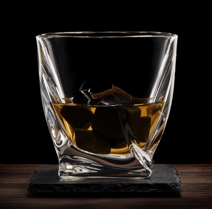 Savant Whisky Set - glass.png